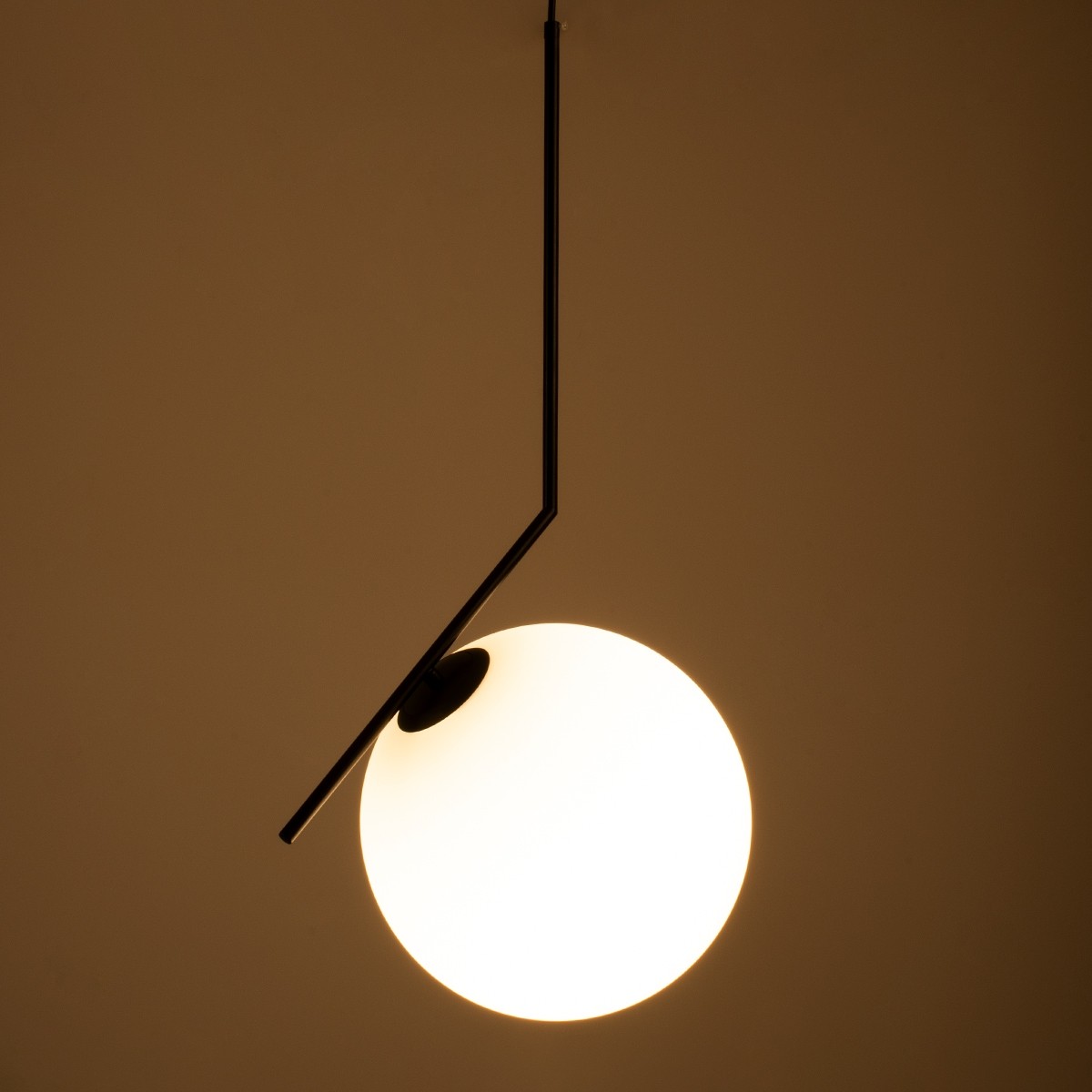 Μοντέρνο Κρεμαστό Φωτιστικό Οροφής Μονόφωτο MONROE Μαύρο - Λευκό Μεταλλικό Μπάλα Φ30 x Υ75cm