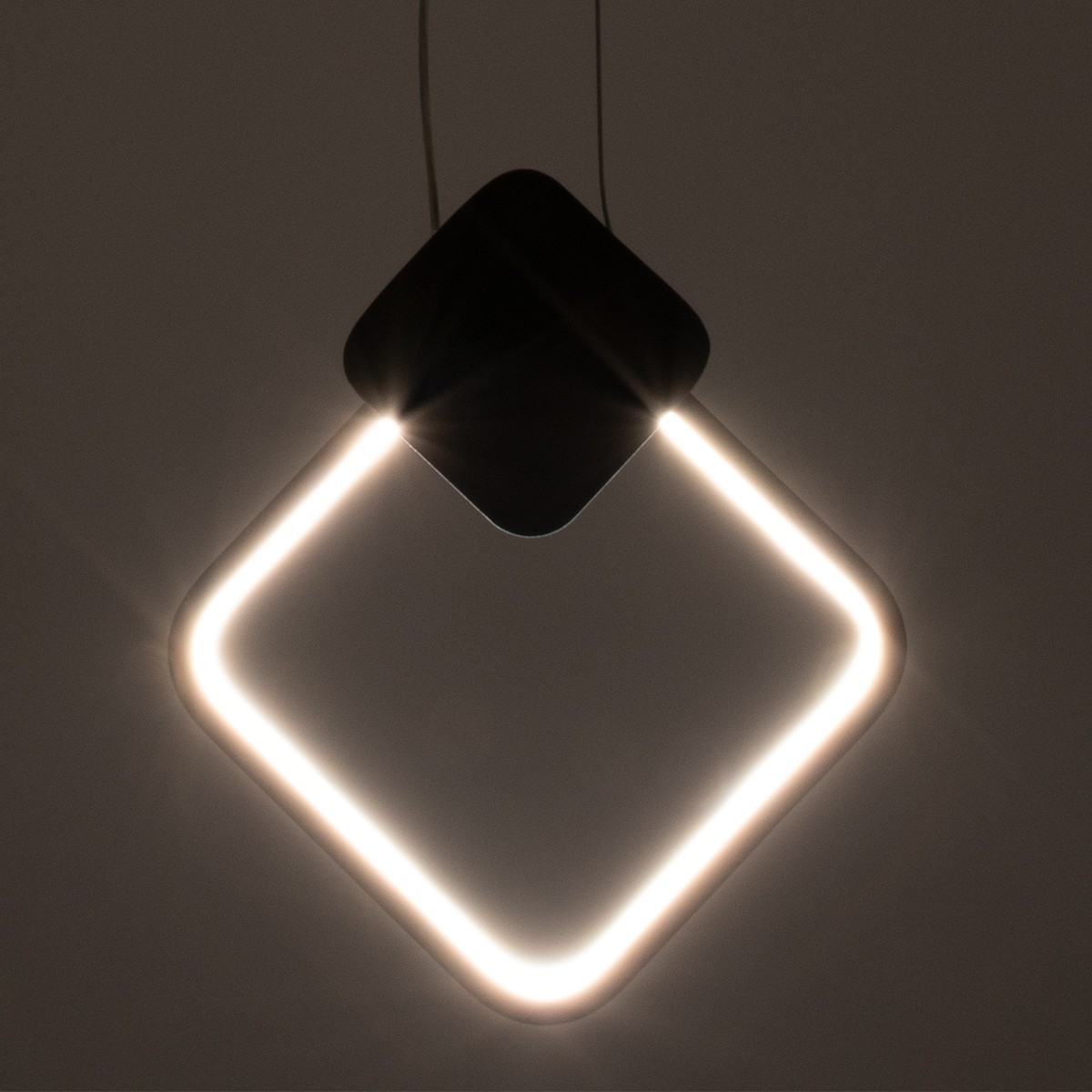 LED Κρεμαστό Φωτιστικό Οροφής Μαύρο Design MARY 12W Εναλλαγή Φωτισμού μέσω Διακόπτη On/Off Μ20 x Π2.3 x Υ28.5cm 61082