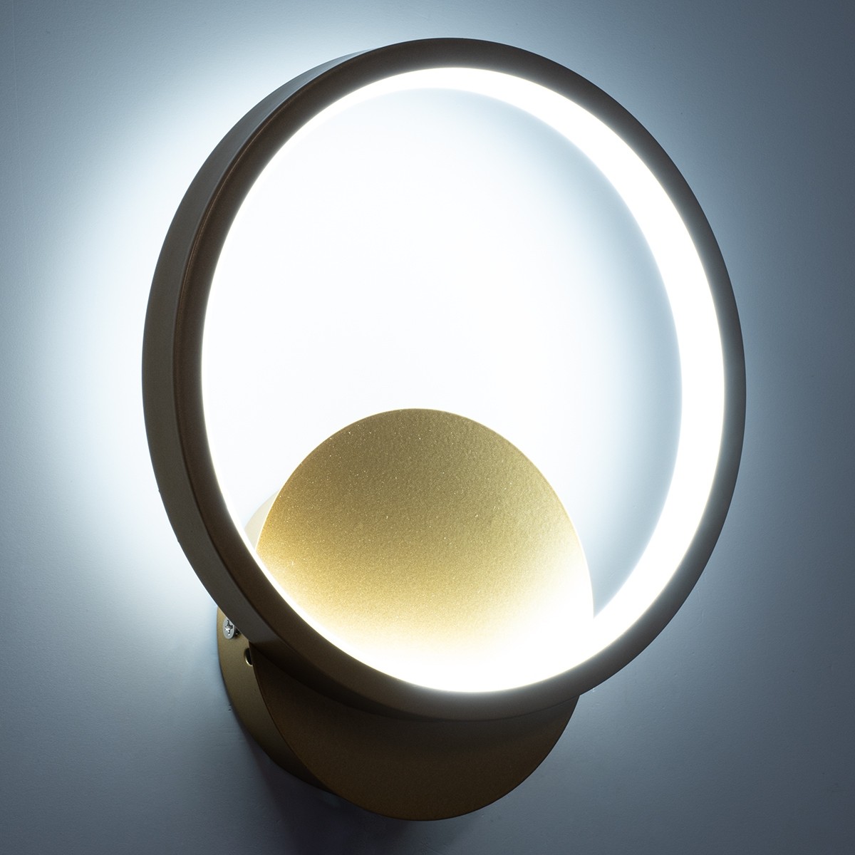 LED Φωτιστικό Τοίχου - Απλίκα Χρυσό Βούρτσας Design TED 9W με Εναλλαγή Φωτισμού μέσω Διακόπτη On/Off Μ20 x Π5.5 x Υ23cm –610712